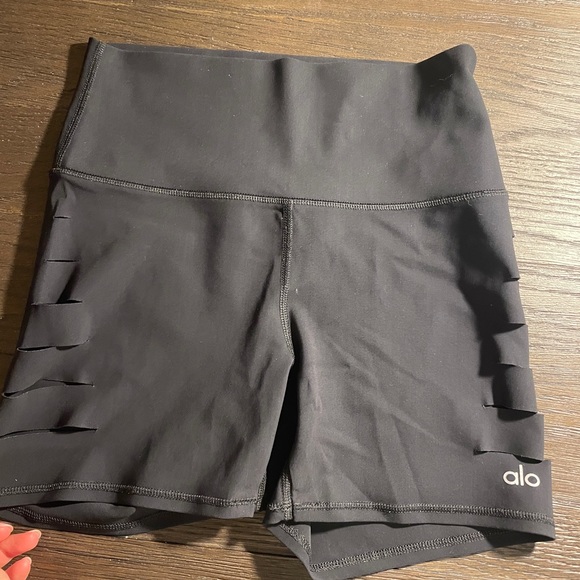 Alo - warrior shorts - Picture 3 of 4